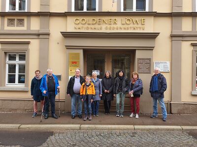 Die SPD-Reisegruppe aus Schramberg vor dem Goldenen Löwen in Eisenach. Foto: Werner Klank
