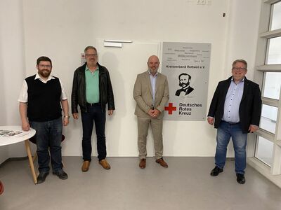 Besuch beim DRK: Mirko Witkowski (rechts) mit Anton Graf (von links), Dieter Gaus und Ralf Bösel. Foto: DRK